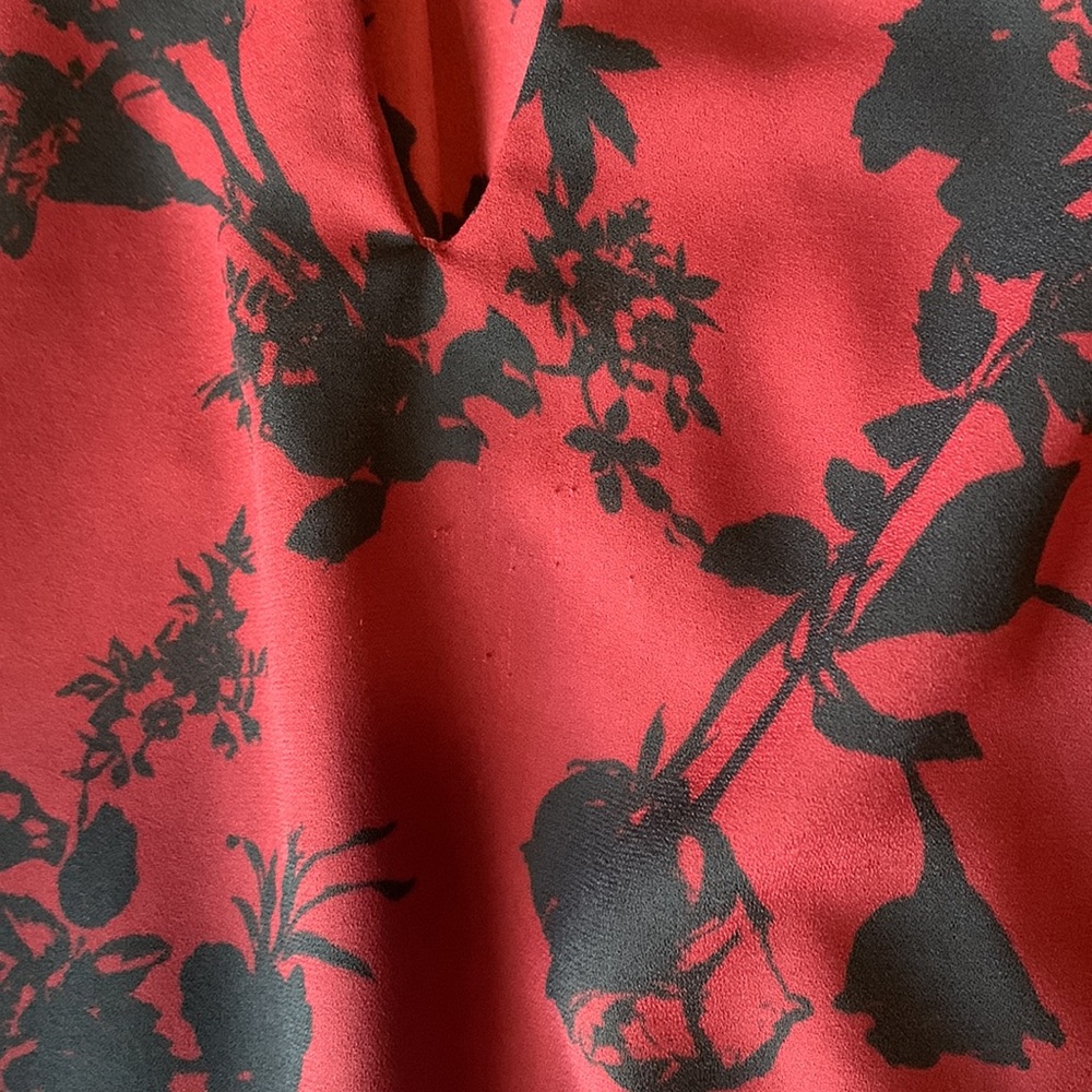 Burgundy tulip sleeve blouse - Picture 3 of 8